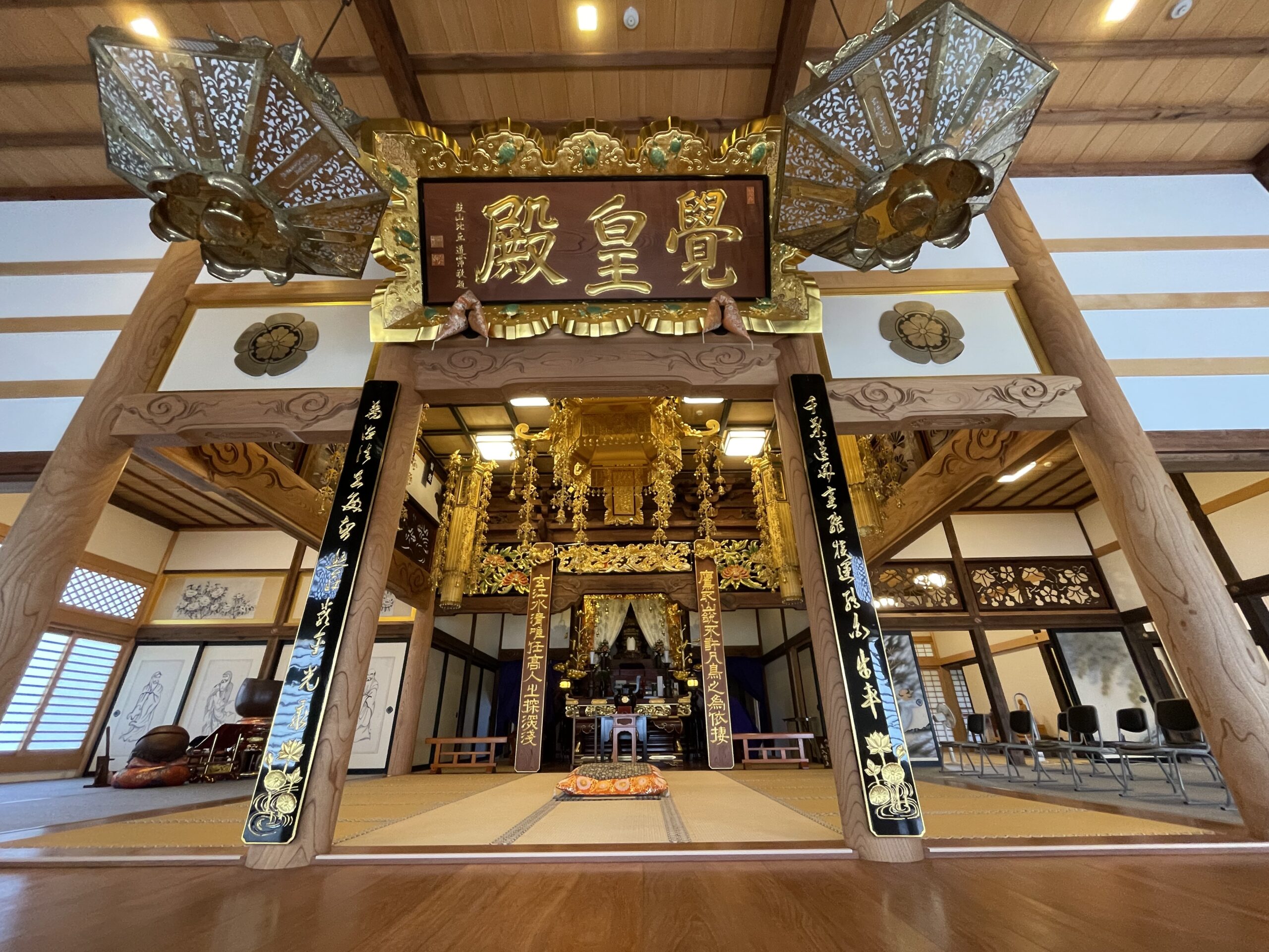 本堂内